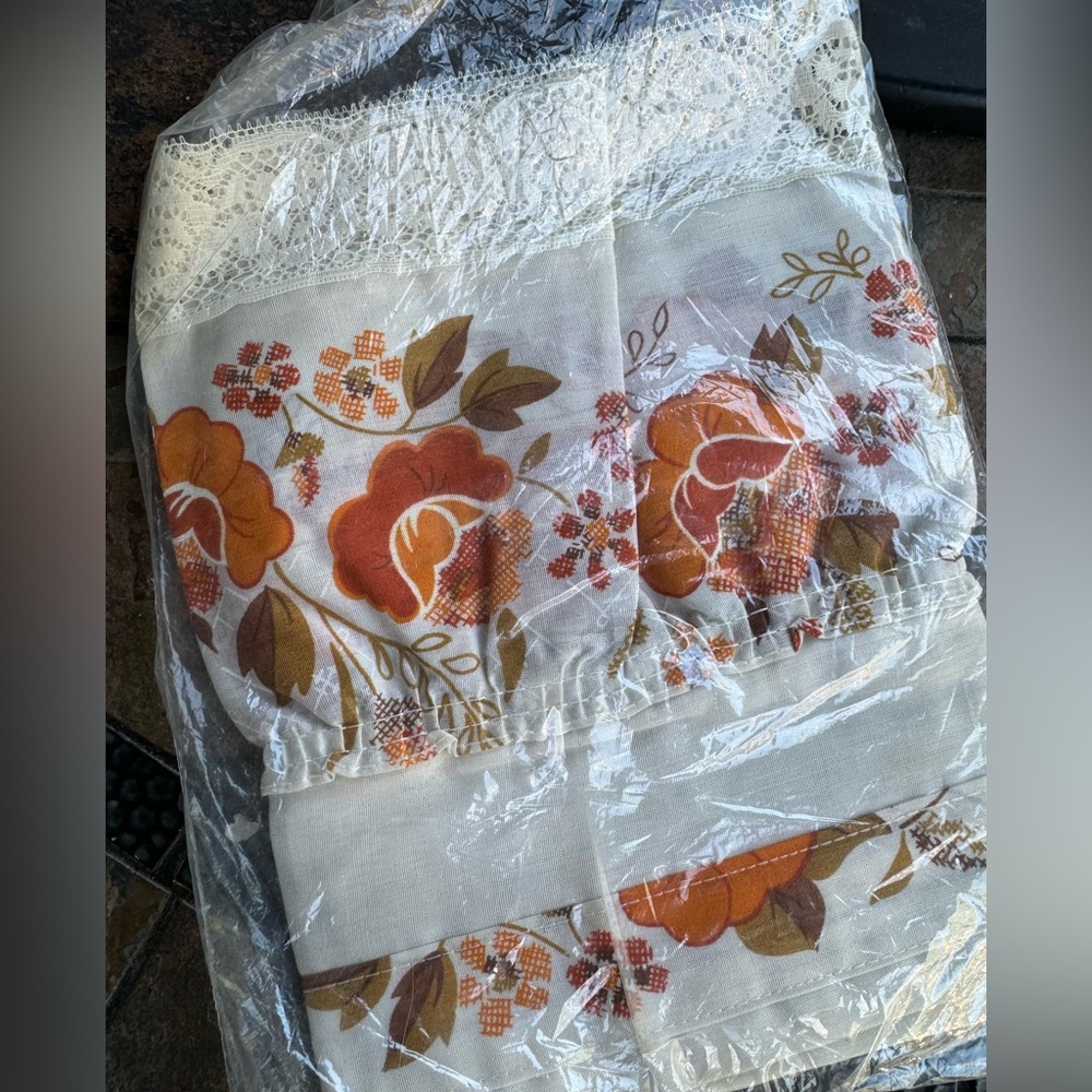 Vintage floral valance - Picture 3 of 5